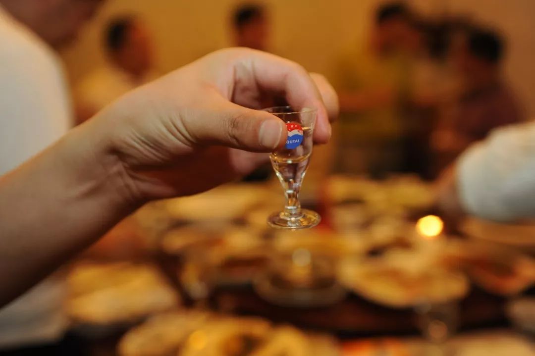 白酒真的越陳越香嗎？保質(zhì)期與最佳品飲期的科學(xué)解讀